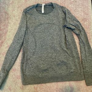 Women’s Lululemon Swiftly Relaxed Long sleeved Shirt; Gray; Size 6